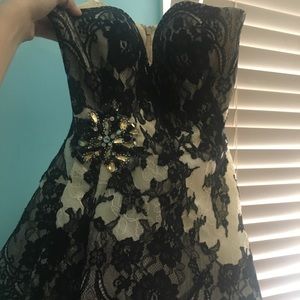 STRAPLESS ELEGANT BLACK AND WHITE